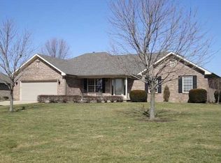 5122 W Pine Bluff Dr, New Palestine, IN 46163