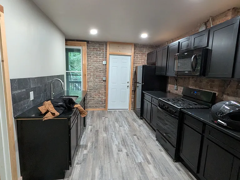 295 Congress St — Photo 2