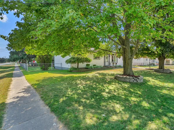 2280 Howe St, Shelby Township, MI 48317