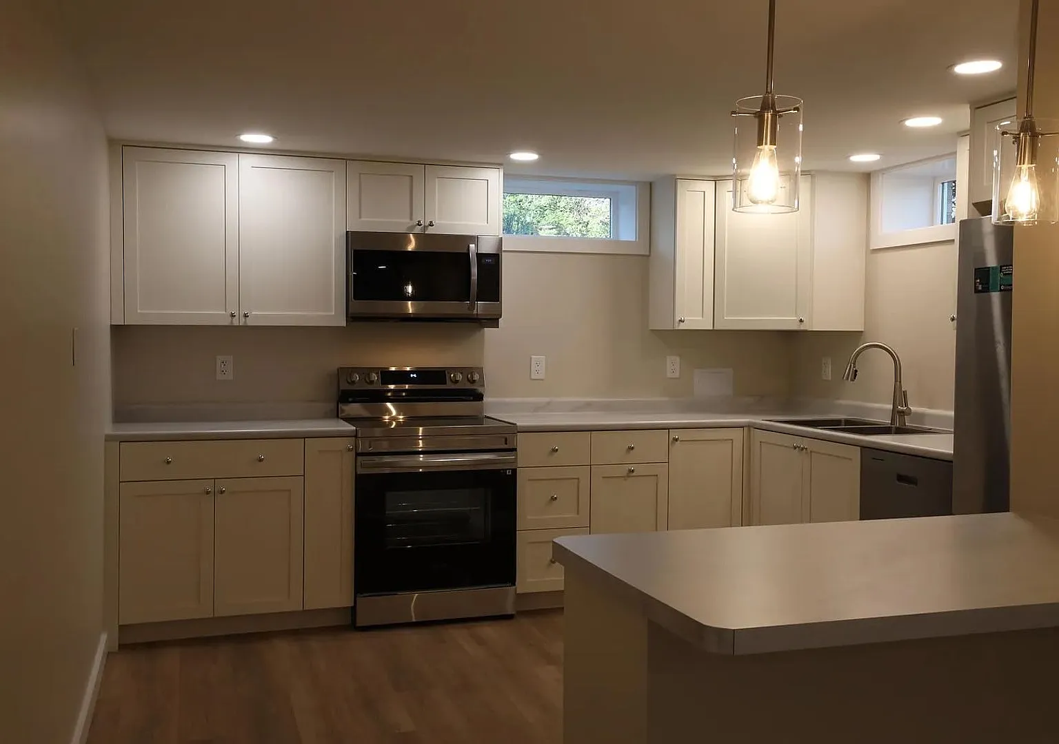 1534 N. Woodburn Ave — Photo 2