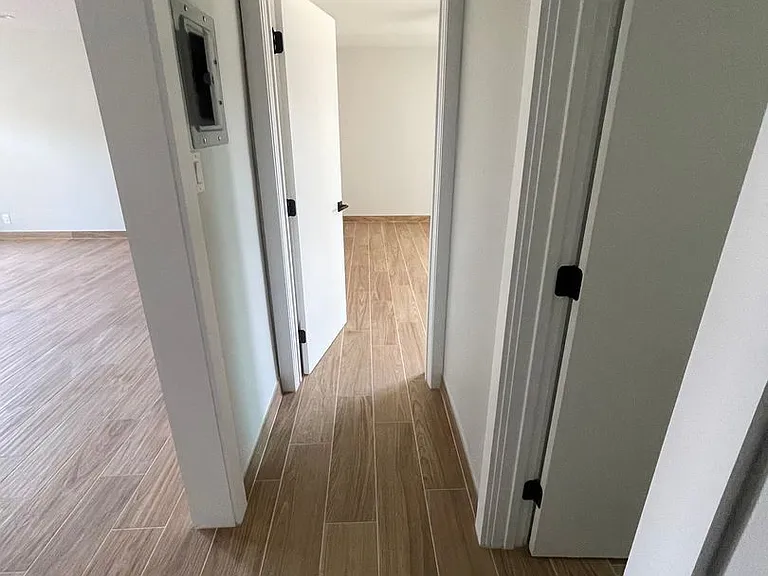 1819 S Manhattan Pl — Photo 10