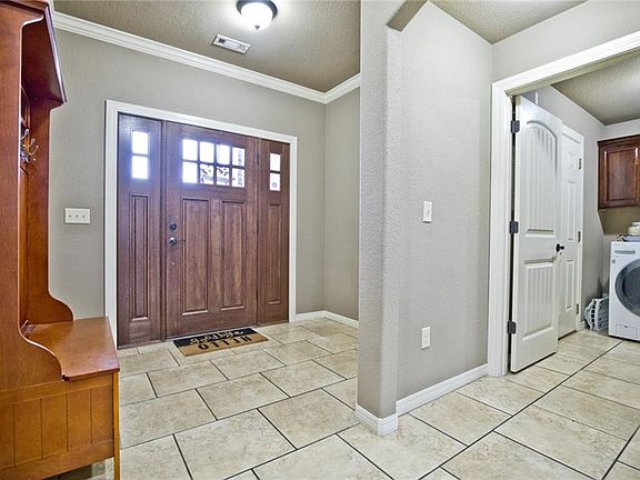 2nd image of 2927 N Raven Ln