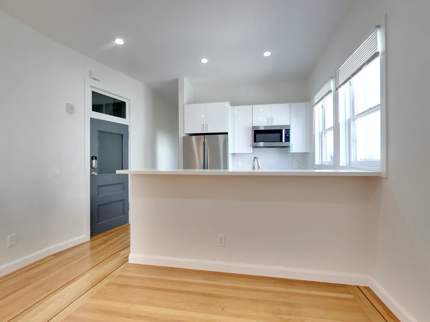 Remodeled 4 Bed Plus Den with Laundry in the Heart of North Beach! W/ $3000 Deposit!! — Photo 1