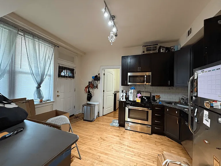 2656-58 W. Iowa St./907 N. Washtenaw Ave. — Photo 1
