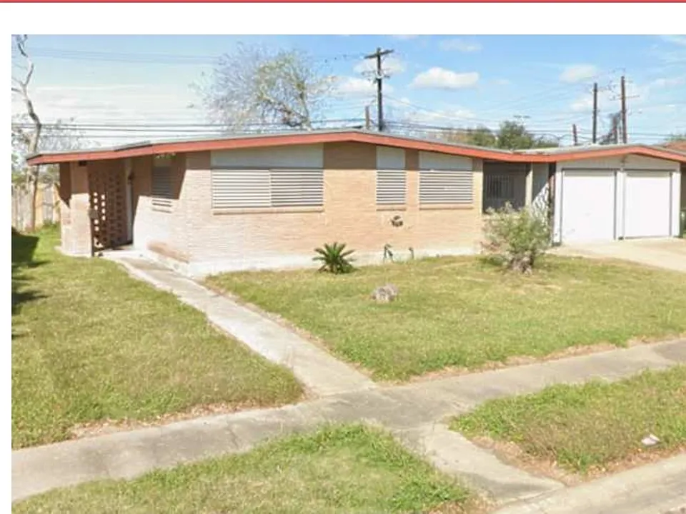 1305 Aswan Dr