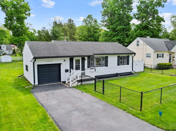 421 Elmhaven Dr, Vestal, NY 13850