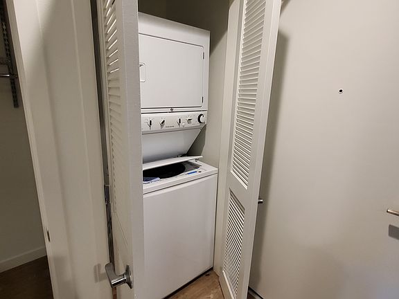 5th image of 11400 Chandler Blvd #105