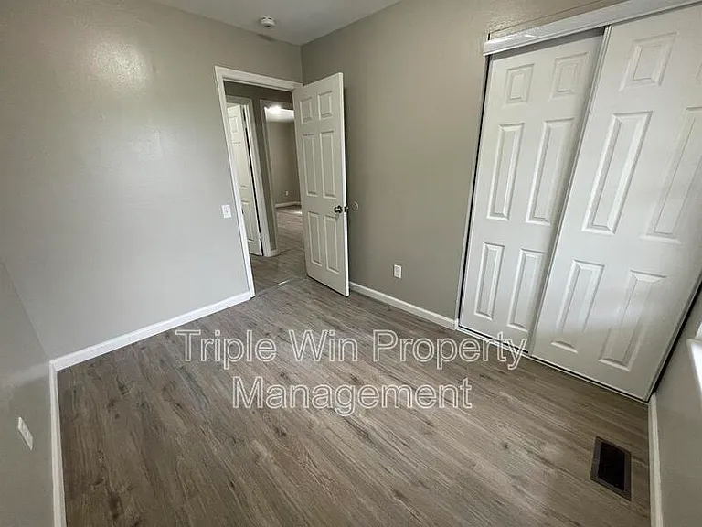 1725 Orletto Way — Photo 23