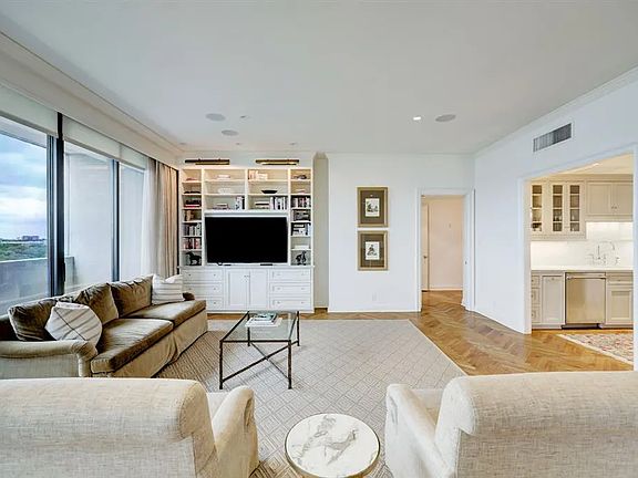 5th image of 1111 Hermann Dr #101.5