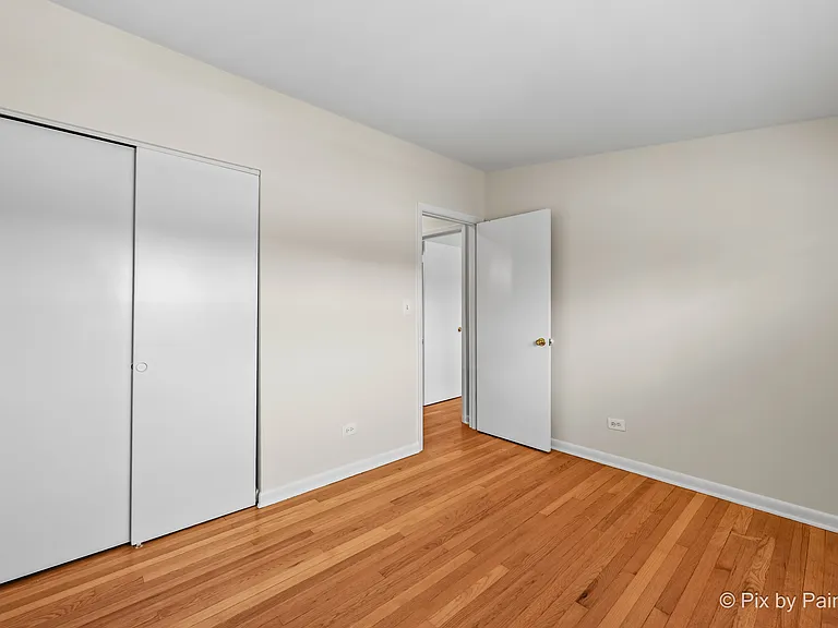 327 E Lake St — Photo 12