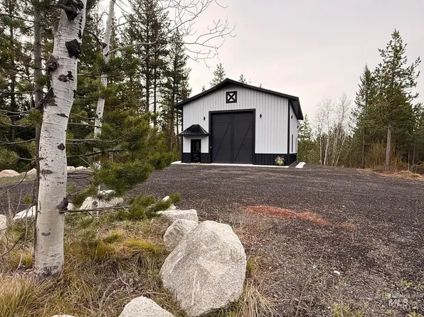 11 Sawtooth Loop, Cascade, ID 83611