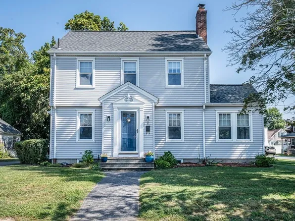 8 Doris Ave, Somerset, MA 02726