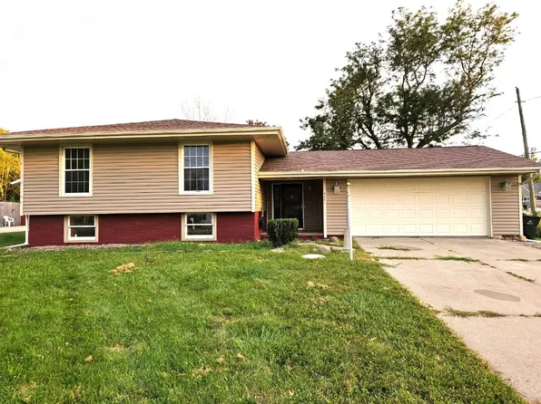 4341 Beecher Ct NW, Cedar Rapids, IA 52405