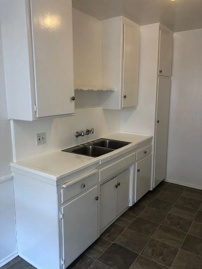 1 bed, 700 sqft, $2,150 — Photo 4