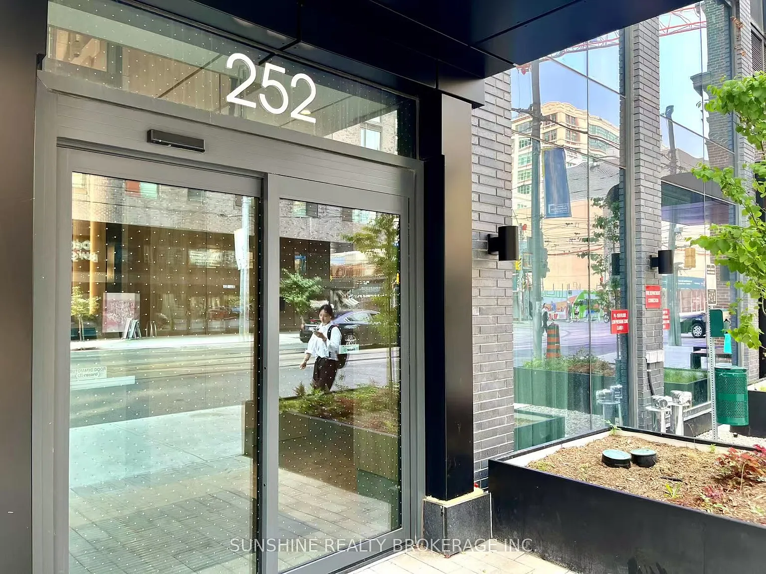 1 bed, $2,300 — Photo 3
