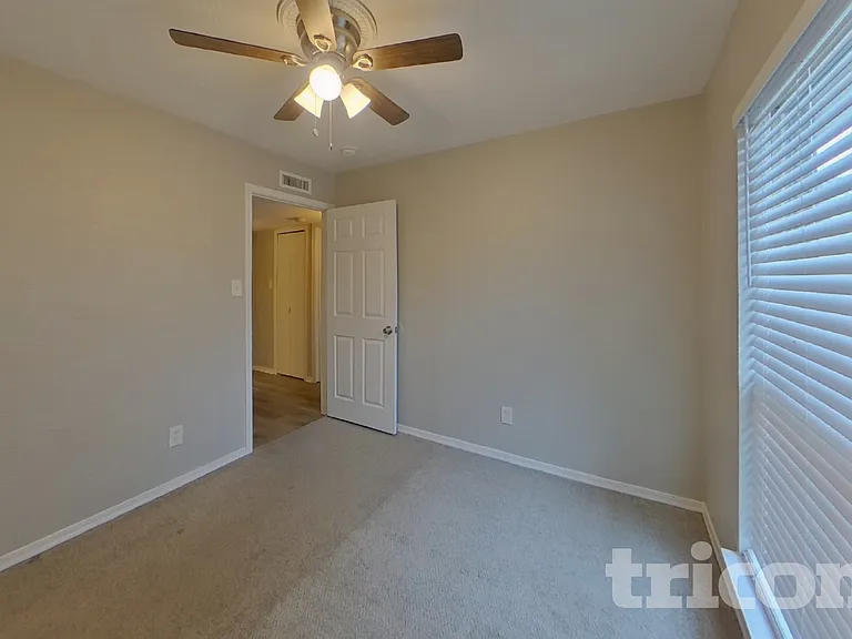 7309 Hedge Dr — Photo 12