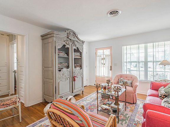 4th image of 1733 Churchill Way
