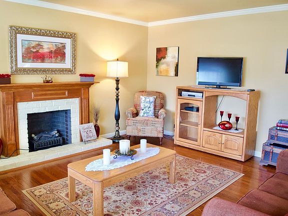 2nd image of 367 Dolores Way
