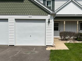 2622 Country Oaks Ct, Aurora, IL 60502