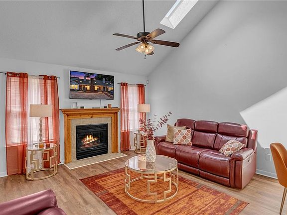 4th image of 13 Hackberry Pl