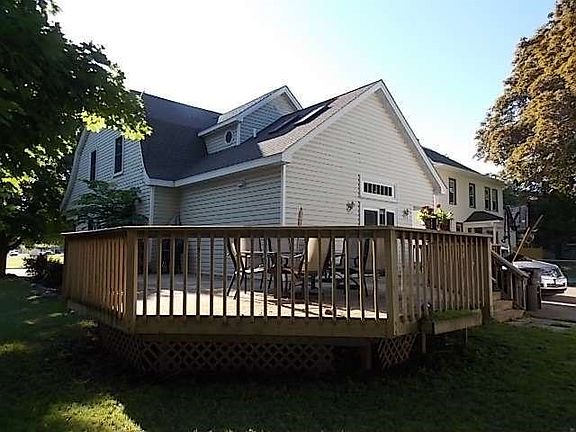 2nd image of 322 S Janesville St