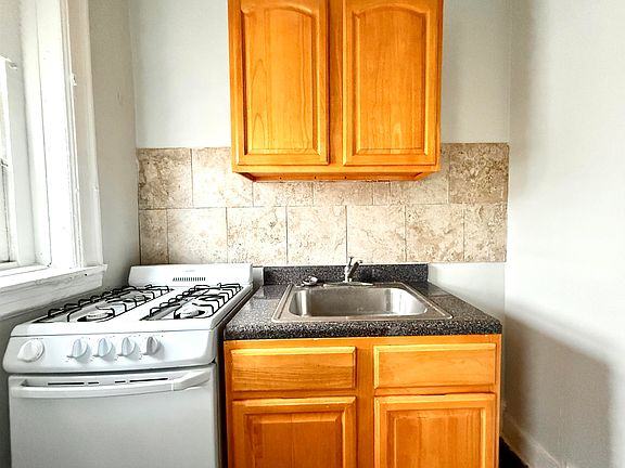 4th image of 55 Tonnelle Ave #606