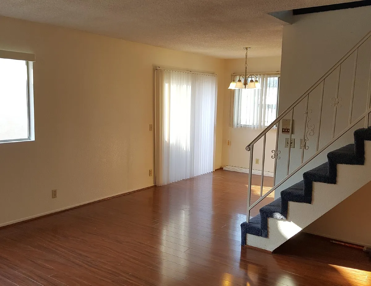 Building Photo - 1431 W 254th St #5