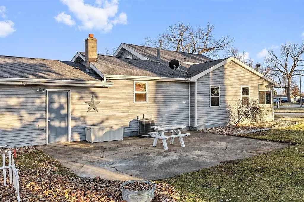 Building Photo - 104 N 3rd Ave #2