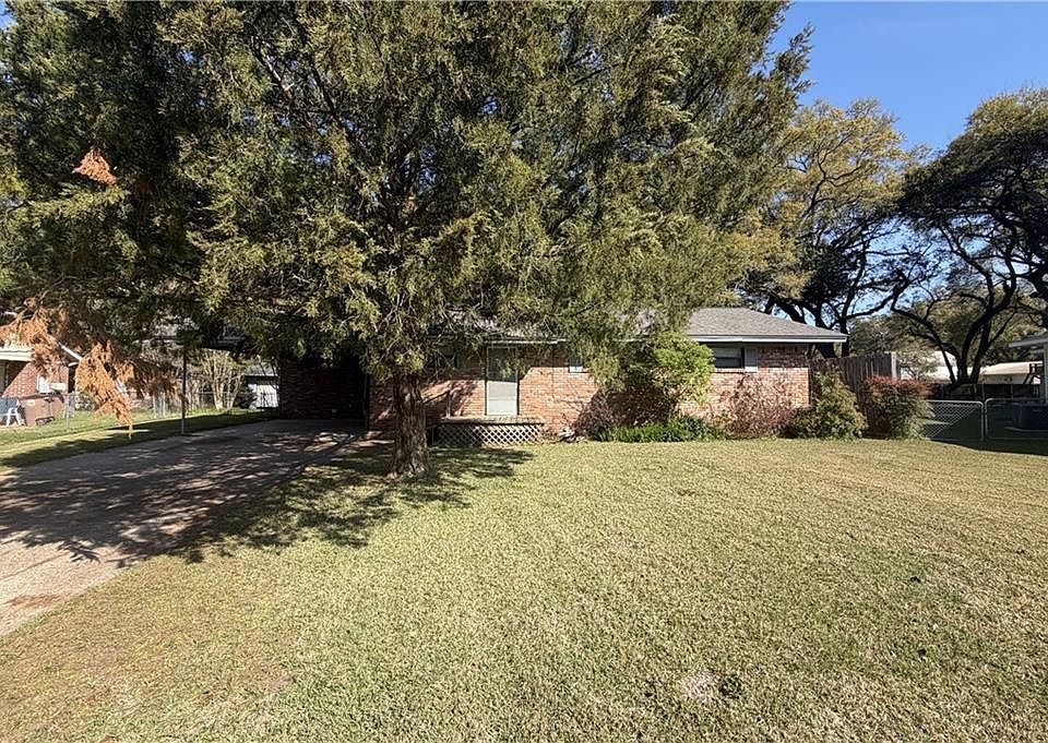 2nd image of 5408 Colonial Cir N