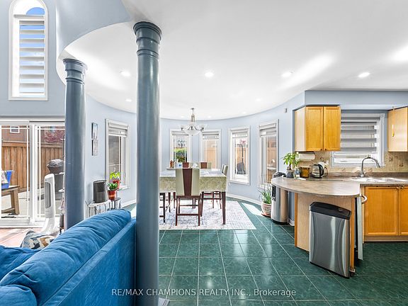 3rd image of 3 Fiddleneck Cres