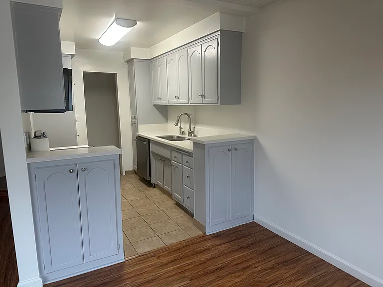 11840 Gorham Ave #4 — Photo 2