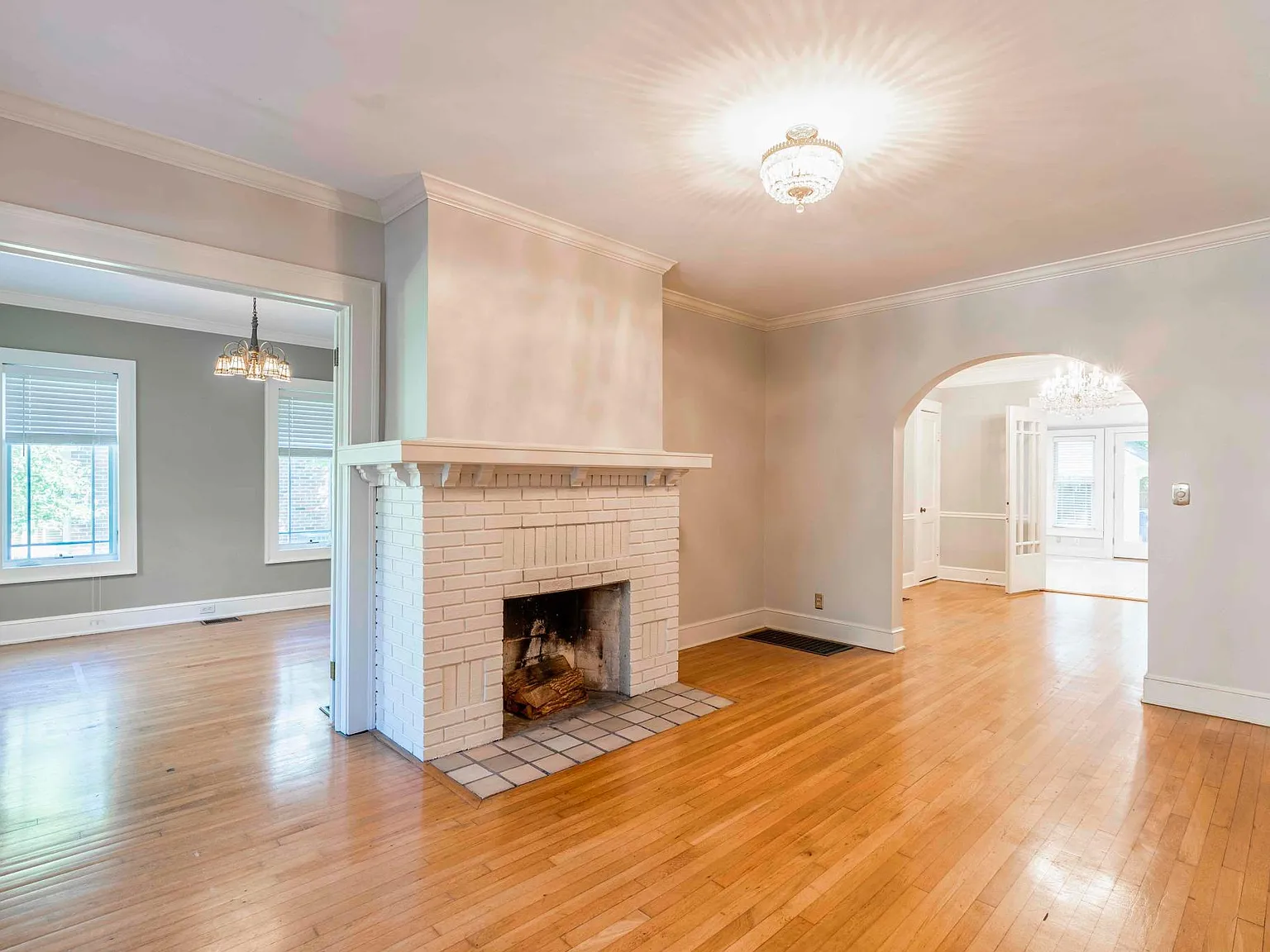 3 bed, 2258 sqft, $5,995 — Photo 4