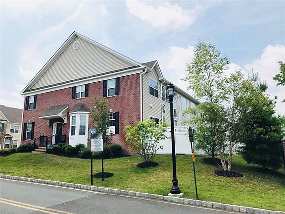 2nd image of 2315 Berkshire Ln