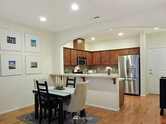 5th image of 1823 11th Ln NE