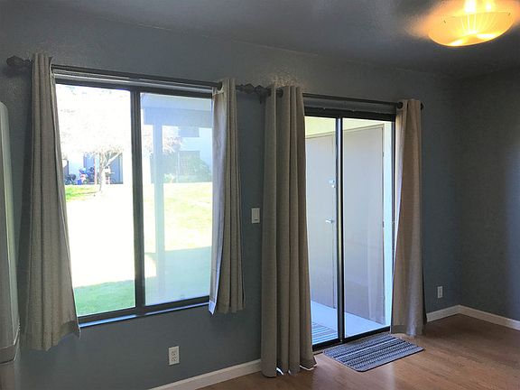 5th image of 301 Del Valle Cir