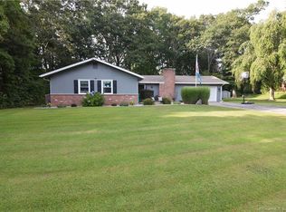 8 N Ledge Rock Rd, East Lyme, CT 06333
