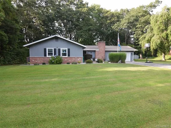 8 North Ledge Rock Road, East Lyme, CT 06333