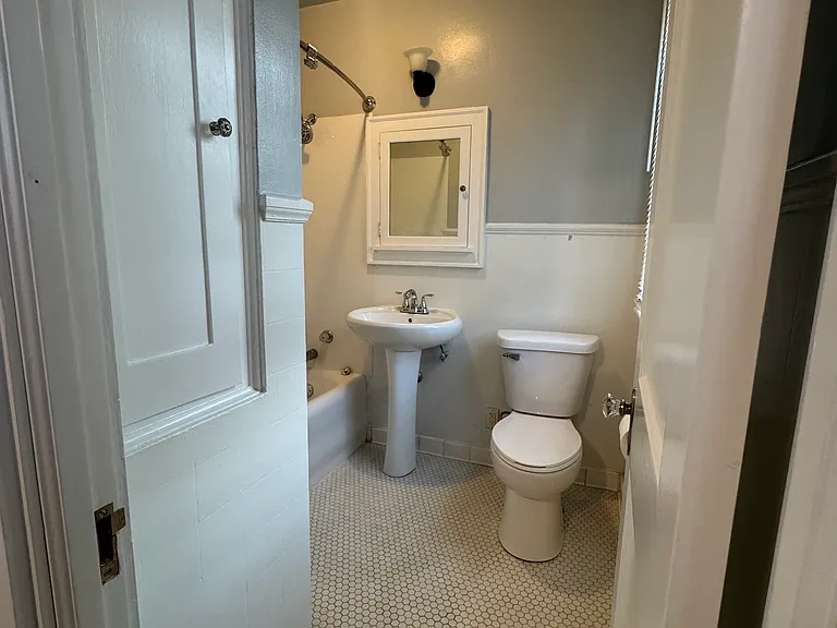 1009 N 18th St #8 — Photo 9