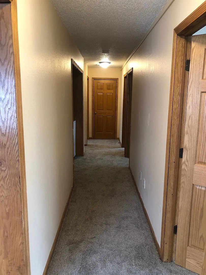Knox Ave 2: 1030 — Photo 3