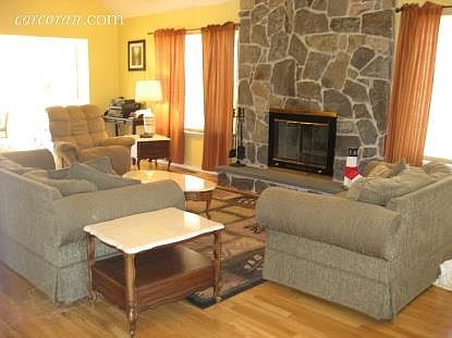 3rd image of 10 Flagg Ave