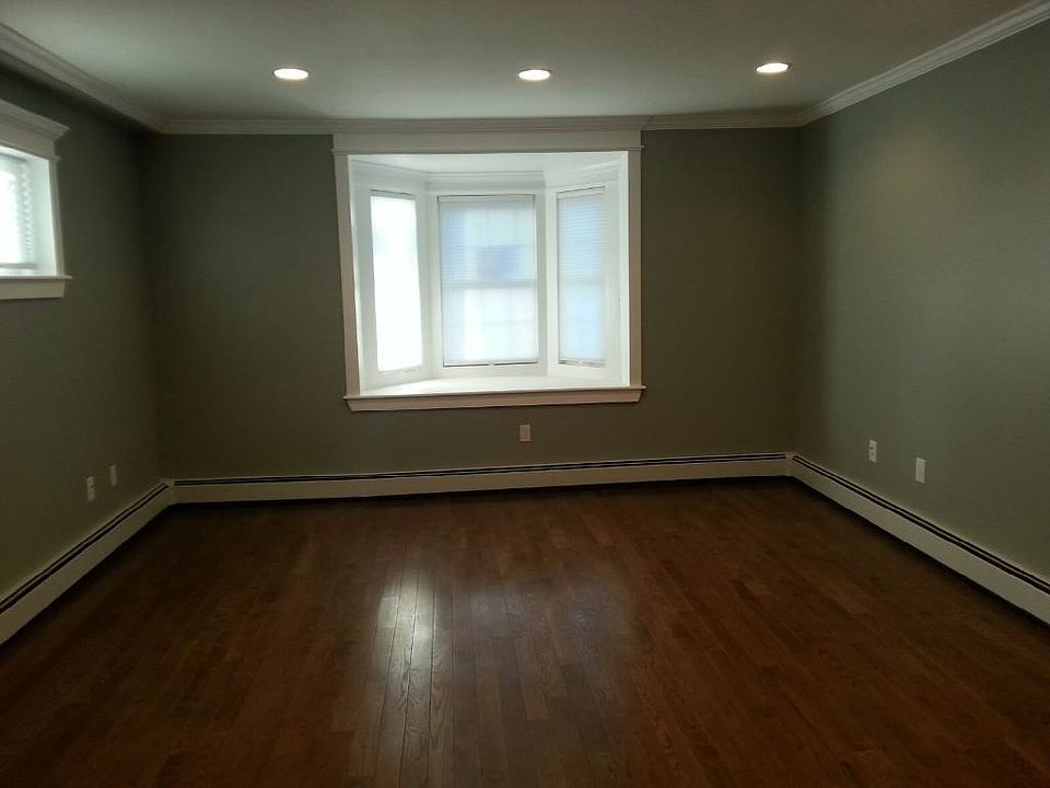 1st image of 2811 49th St
