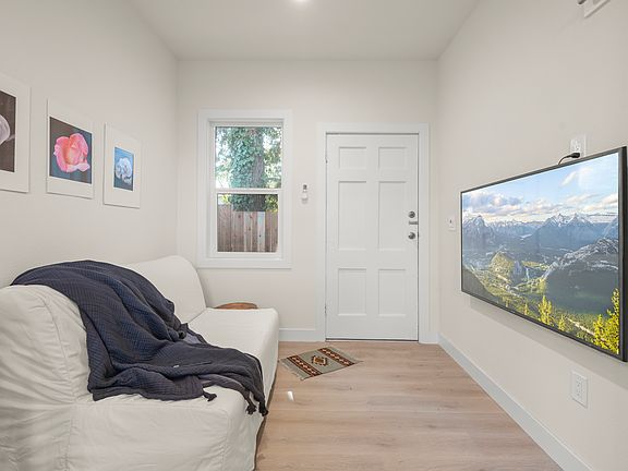 3rd image of 2656 Inyo Ave #2656
