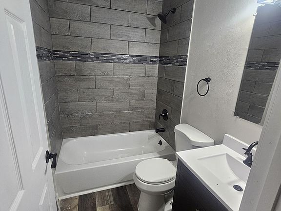 3rd image of 401 Macdougall Dr