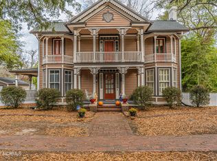 538 Carthage St, Cameron, NC 28326