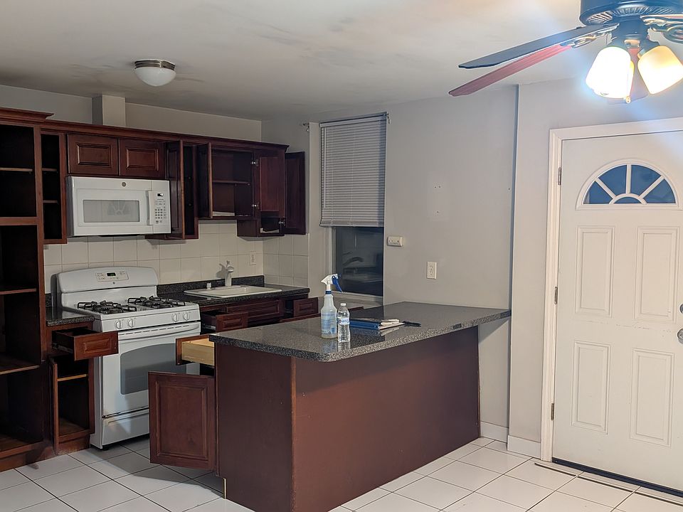 2nd image of 42-44 Maple St #1L