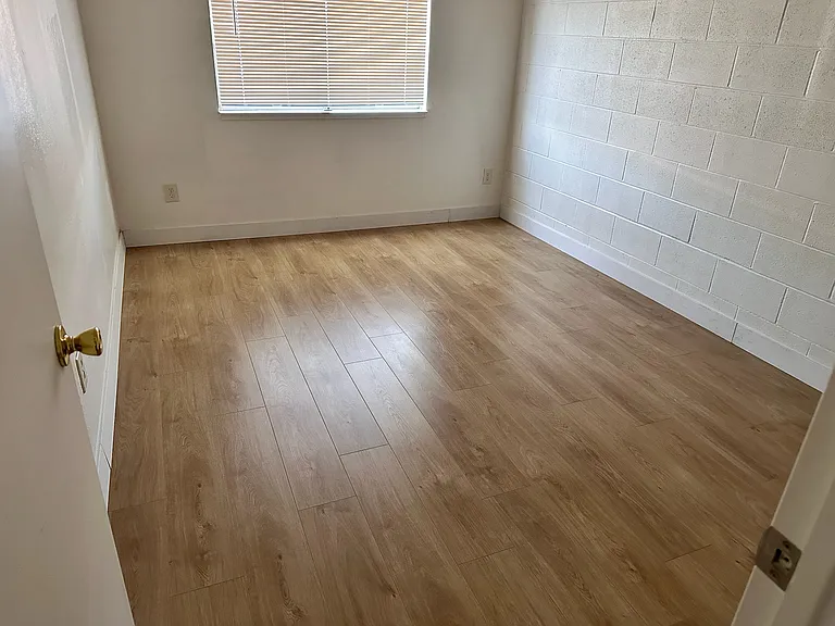 2223 Edison Ave #5 — Photo 2