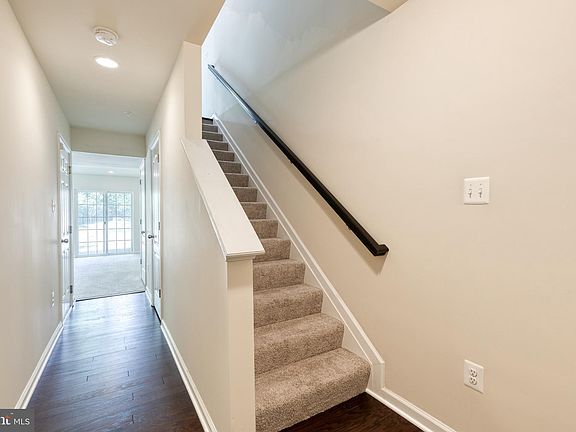 3rd image of 532 Kinglets Roost Ln