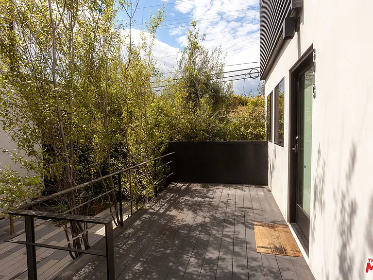 3015 Ocean Ave — Photo 6