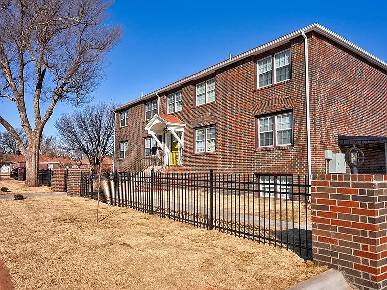922 Maple Ave #1 — Photo 1