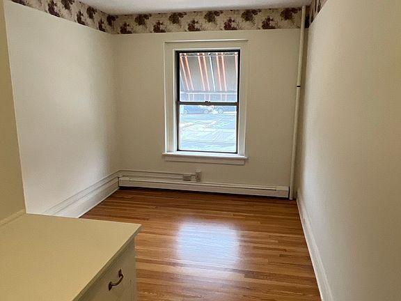 5th image of 1709 Shields Ave #4